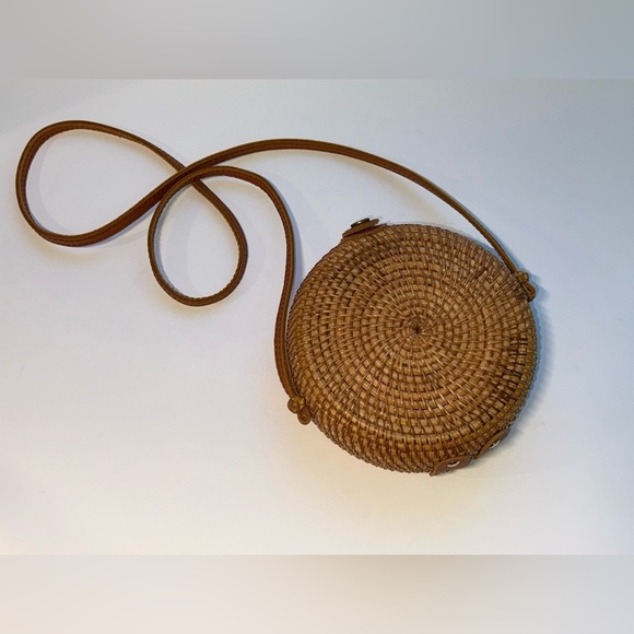 None Handbags - Round Woven Tan Shoulder Bag